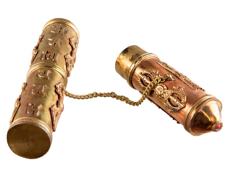 Étui à encens tibétain en cuivre et laiton – porte-manuscrit décoré du Vajra et de mantras