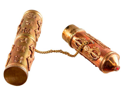 Étui à encens tibétain en cuivre et laiton – porte-manuscrit décoré du Vajra et de mantras