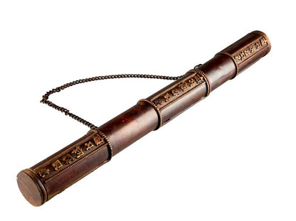 Étui à encens tibétain en cuivre et laiton – porte-manuscrit décoré de mantra bouddhiste