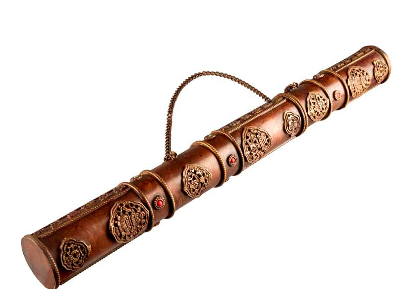 Étui à encens tibétain en cuivre et laiton – porte-manuscrit décoré de mantras et symboles auspicieux