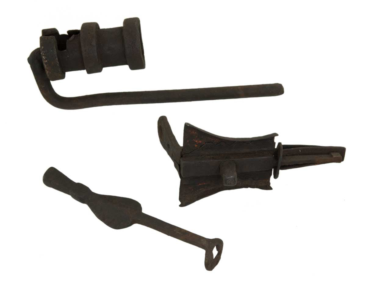 Ancien Cadenas Traditionnel En Fer Forgé – Artisanat Du Népal Et Du Tibet