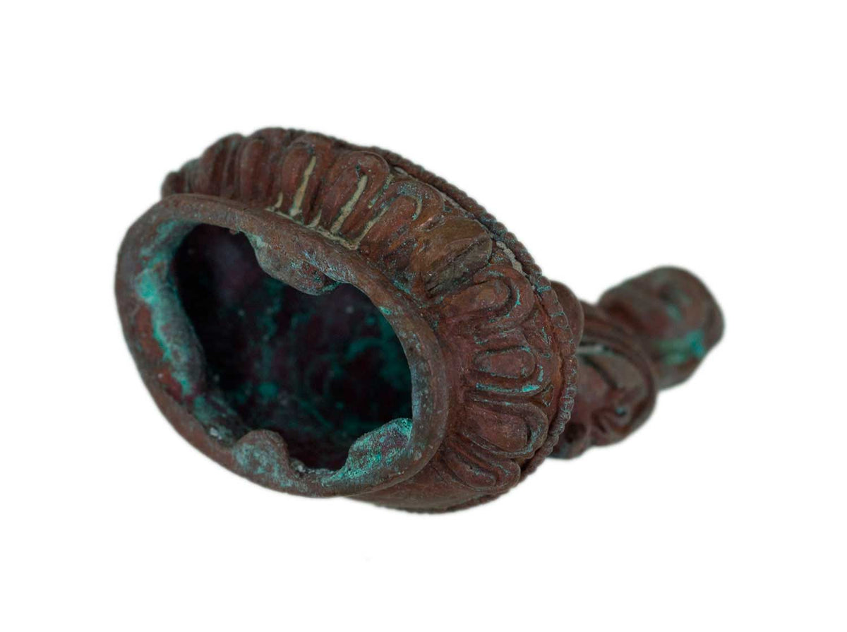 Ancienne amulette statuette Bouddha Akshobhya en métal – Artisanat tibétain fait main