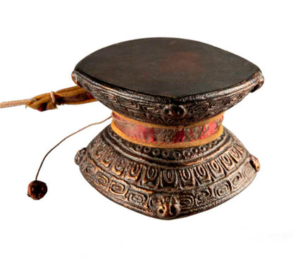 Damaru Tibétain Ancien – Tambourin Rituel du Chöd en Bois de Ronce de l’Himalaya avec Étui