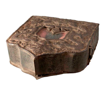 Ghau tibétain – reliquaire bouddhiste Bouddha Médecine en fer repoussé (21 cm)