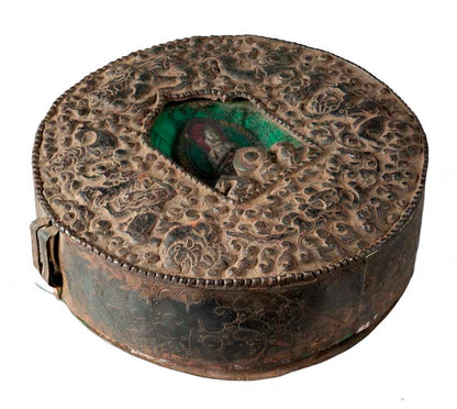 Ghau tibétain – reliquaire bouddhiste Bouddha en métal repoussé et verre