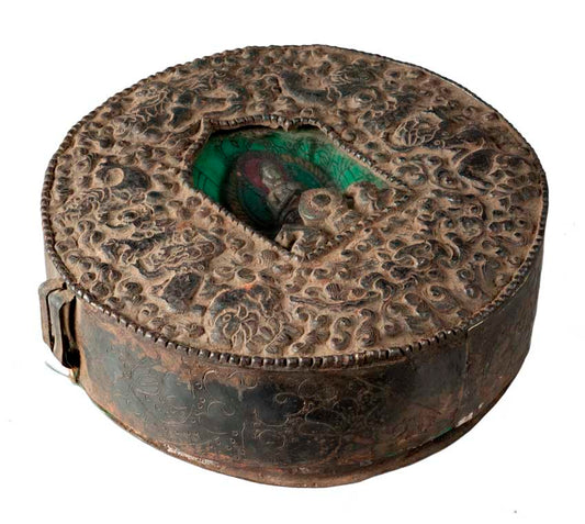 Ghau tibétain – reliquaire bouddhiste Bouddha en métal repoussé et verre