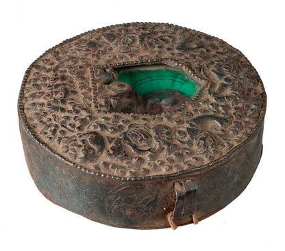 Ghau tibétain – reliquaire bouddhiste Bouddha en métal repoussé et verre