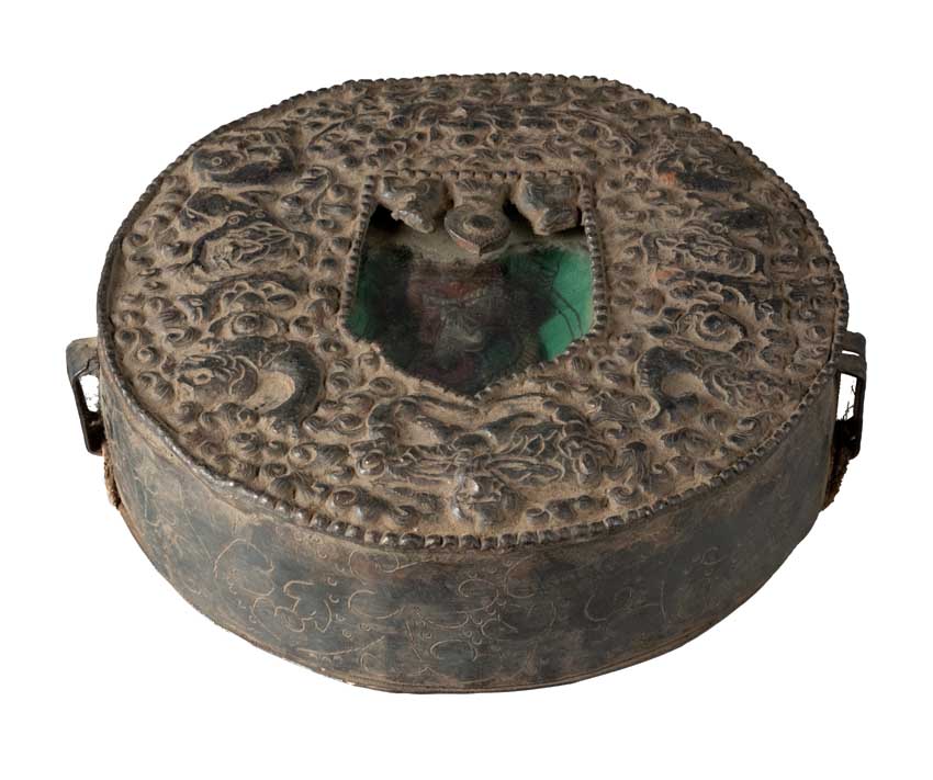 Ghau tibétain – reliquaire bouddhiste Bouddha en métal repoussé et verre