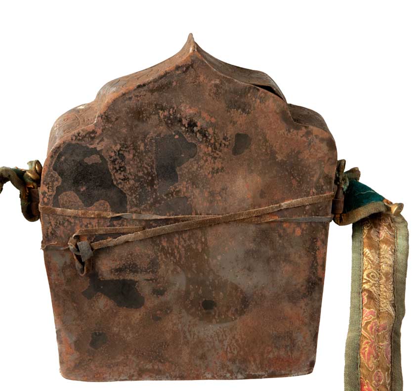 Ghau tibétain – reliquaire bouddhiste avec Trinité bouddhique en métal repoussé