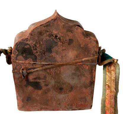 Ghau tibétain – reliquaire bouddhiste avec Trinité bouddhique en métal repoussé