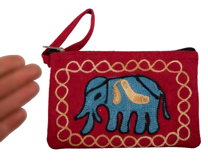 Petit Porte-Monnaie Brodé Éléphant Bleu sur Fond Rouge