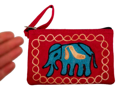 Petit Porte-Monnaie Brodé Éléphant Bleu sur Fond Rouge