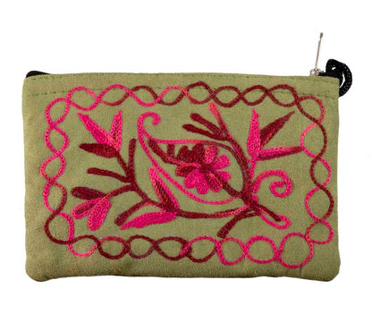Porte-Monnaie Brodé Fleurs Roses et Mauves sur Fond Vert – Artisanat Népalais