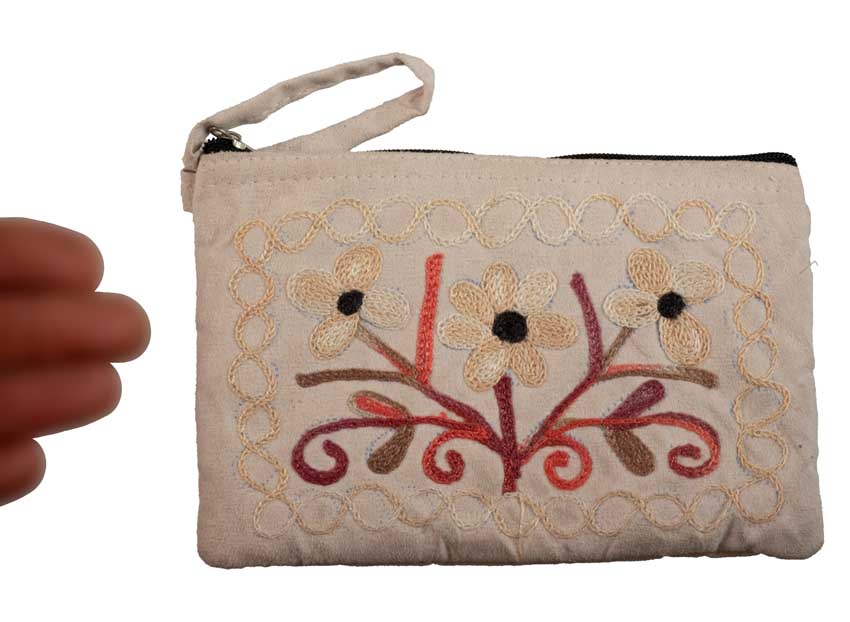 Porte-Monnaie Brodé Fleurs sur Fond Beige – Artisanat Népalais