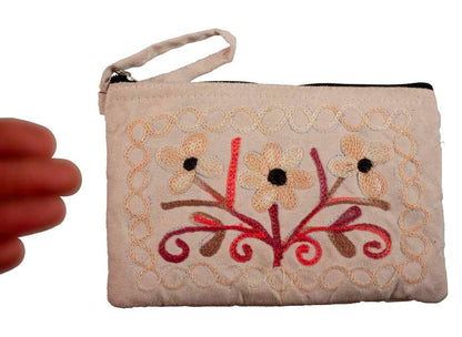 Porte-Monnaie Brodé Fleurs sur Fond Beige – Artisanat Népalais