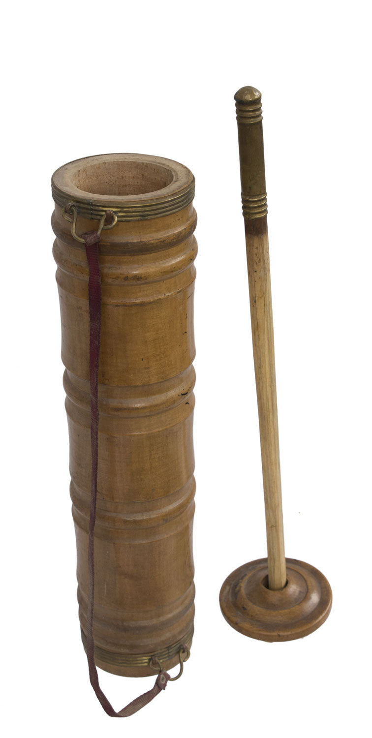 Ancienne Baratte Tibétaine à Thé au Beurre de Yak – Objet Usuel de l’Himalaya