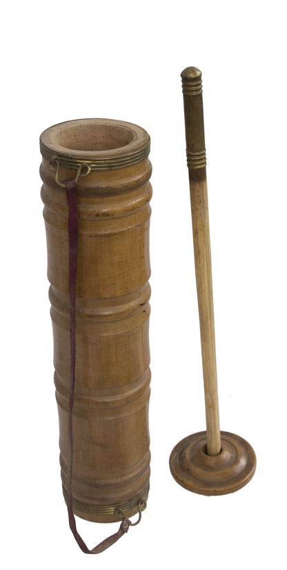 Ancienne Baratte Tibétaine à Thé au Beurre de Yak – Objet Usuel de l’Himalaya