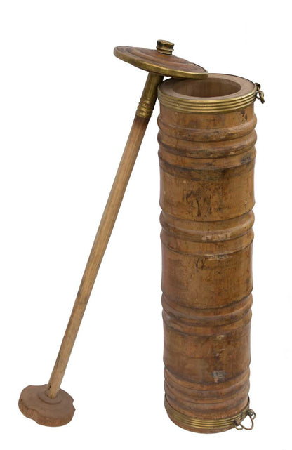 Ancienne Baratte Tibétaine à Thé au Beurre de Yak – Objet Usuel de l’Himalaya