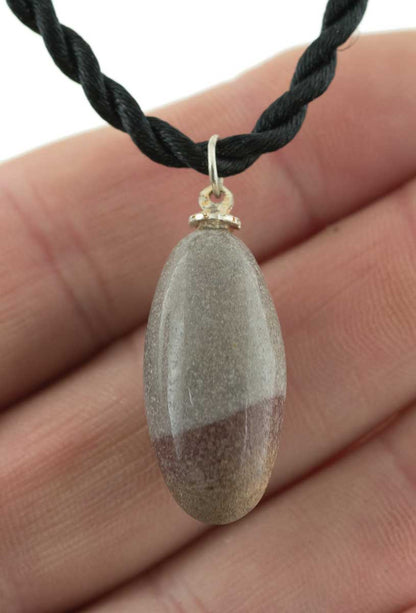 Pendentif Shiva Lingam En Pierre Roulée – Quartz Crypto-Cristallin