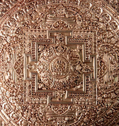 Mandala Bouddhiste Tibétain En Cuivre 28,5 cm – Symboles Ashtamangala Du Népal