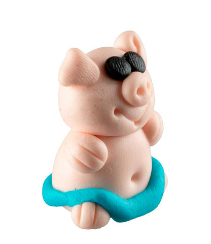 Figurine Cochon Miniature Maillot de Bain Bleu – Artisanat Thaïlandais