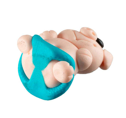 Figurine Cochon Miniature Maillot de Bain Bleu – Artisanat Thaïlandais