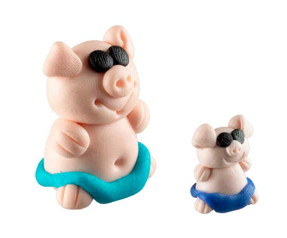 Figurines Duo de Cochons en Maillot de Bain Bleu – Pâte Polymère de Thaïlande