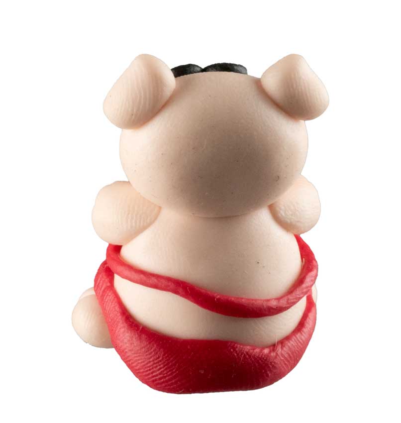 Figurine Miniature Cochon en Maillot de Bain Rouge – Artisanat Thaïlandais en Pâte Polymère