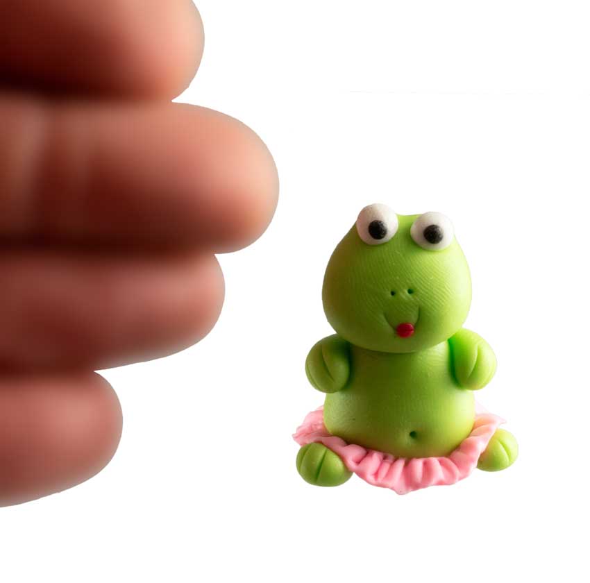 Figurine Miniature Grenouille Danseuse En Pâte Polymère – Artisanat Thaïlandais