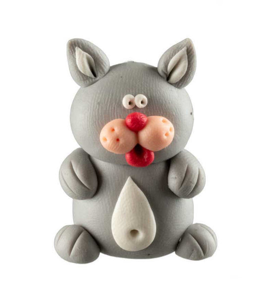 Figurine Miniature Chat Gris – Artisanat Thaïlandais en Pâte Polymère