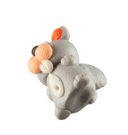 Figurine Miniature Écureuil Gris – Artisanat Thaïlandais en Pâte Polymère