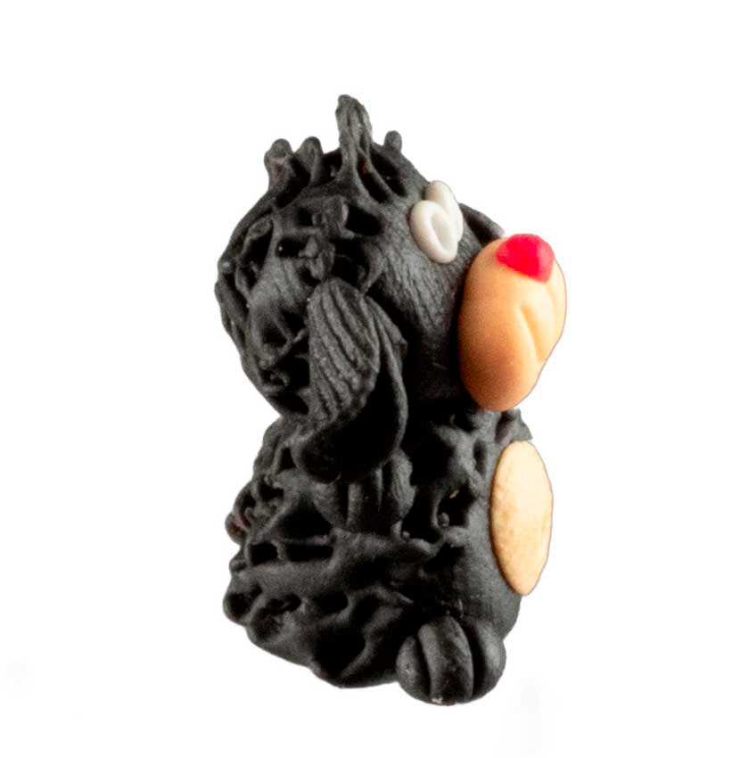 Figurine Miniature Chien Noir – Artisanat Thaïlandais en Pâte Polymère