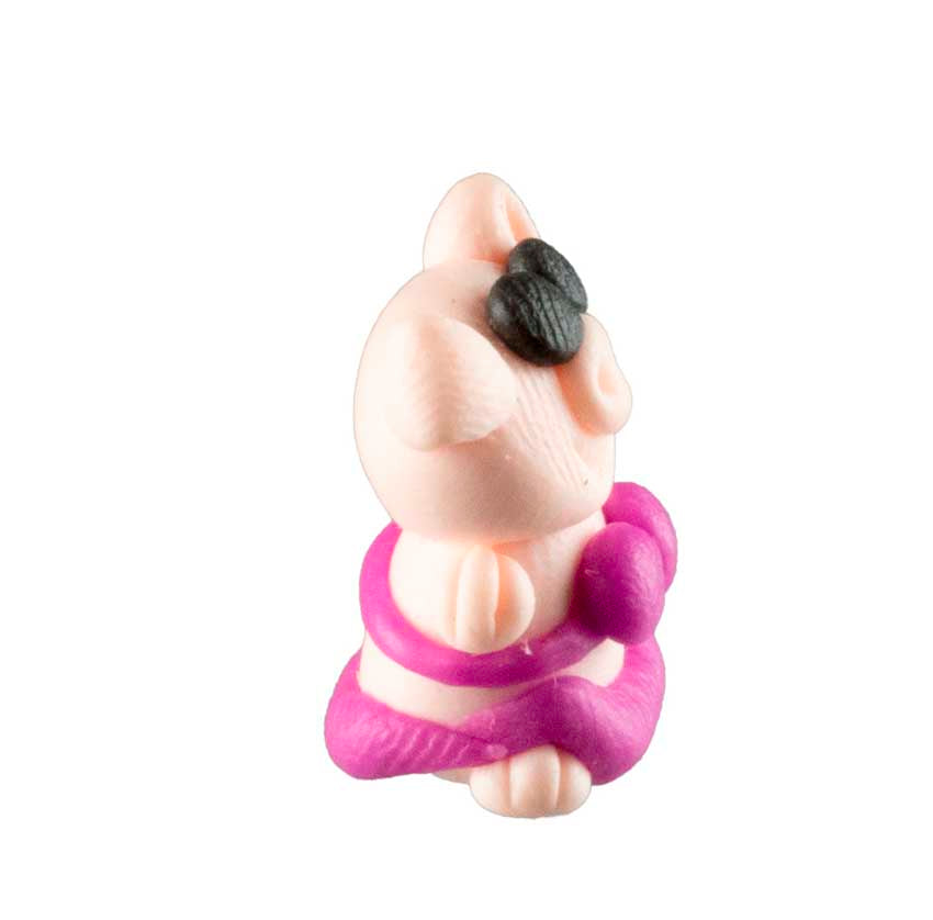 Figurine Miniature Cochon Plage Chic – Artisanat Thaïlandais en Pâte Polymère