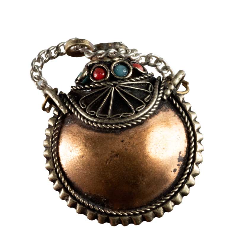 Fiole Tibétaine Ovale du Népal en Cuivre et Métal Argenté – Objet de Curiosité Vintage