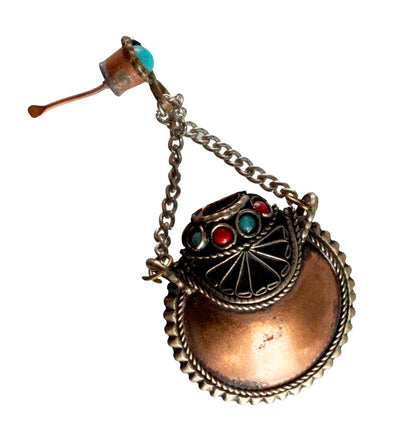 Fiole Tibétaine Ovale du Népal en Cuivre et Métal Argenté – Objet de Curiosité Vintage