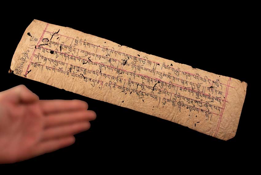 Fragment Authentique d’une Ancienne Page de Prières Tibétaines Manuscrite – Sanskrit Outchen du Népal