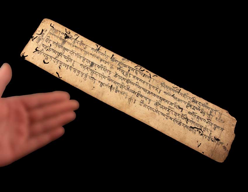 Ancienne Page de Prières Tibétaines Manuscrite – Manuscrit Bouddhiste en Sanskrit Outchen du Népal