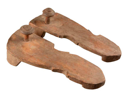 Anciennes Paduka en Bois – Sandales Traditionnelles du Népal