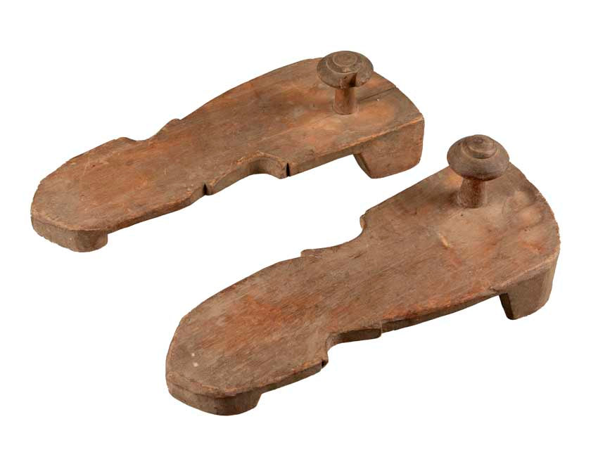 Anciennes Paduka en Bois – Sandales Traditionnelles du Népal