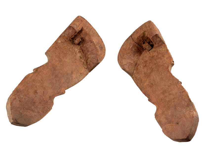 Anciennes Paduka en Bois – Sandales Traditionnelles du Népal