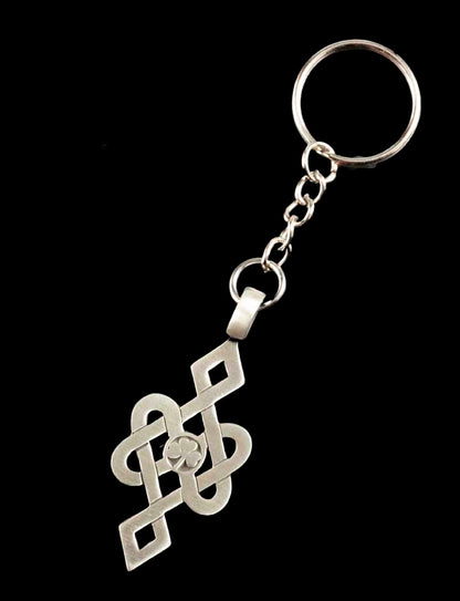 Porte-Clé Nœud Celte avec Trèfle en Métal – Symbole de Chance et d’Éternité