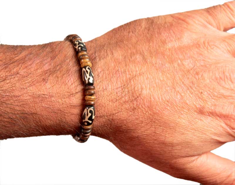 Mala bracelet tibétain symbole Om – Énergie et équilibre du Népal