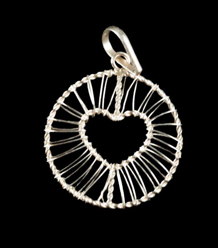 Pendentif Cœur en Fil d’Argent Massif 925 – Bijou Ajouré Romantique et Élégant (Copie)