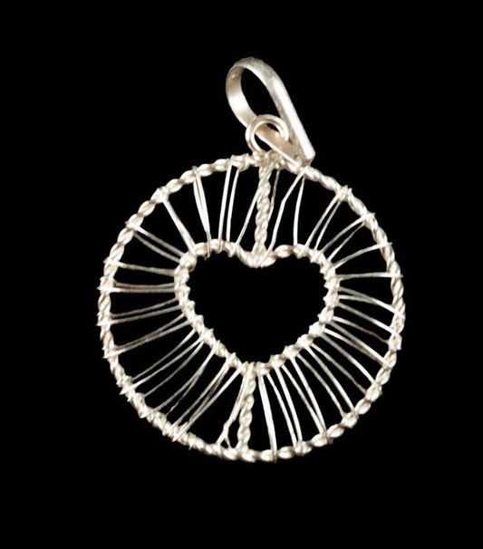 Pendentif Cœur en Fil d’Argent Massif 925 – Bijou Ajouré Romantique et Élégant (Copie)