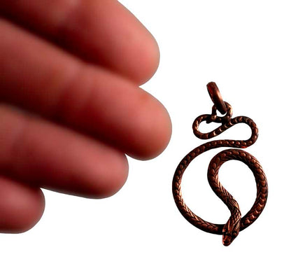 Pendentif Serpent en Cuivre du Népal – Bijou Ethnique de Créateur