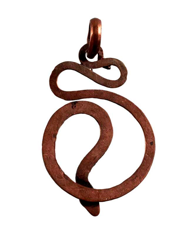 Pendentif Serpent en Cuivre du Népal – Bijou Ethnique de Créateur