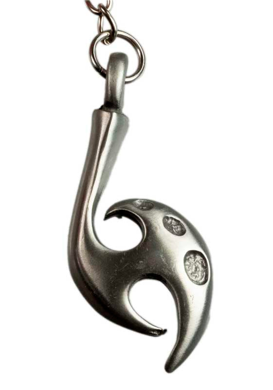 Bijou de Sac ou Porte-Clé Maori Hameçon en Métal – Symbole Océanique