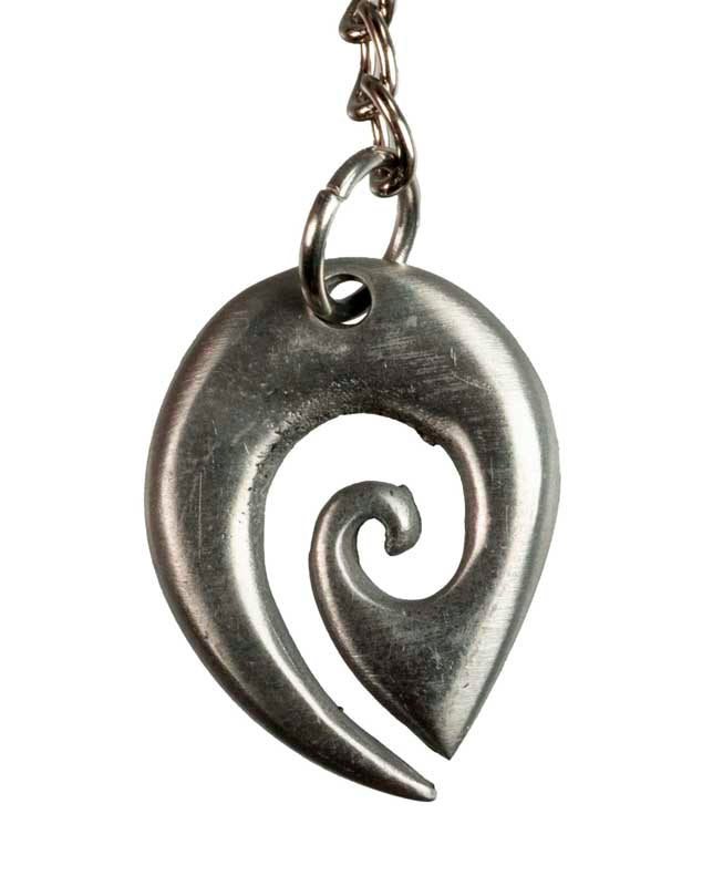 Bijou de Sac ou Porte-Clé Maori Koru en Métal – Symbole de Renouveau