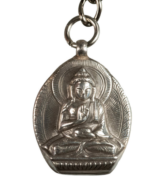 Porte-Clé Bouddha Amoghasiddhi – Mudra Abhaya en Métal