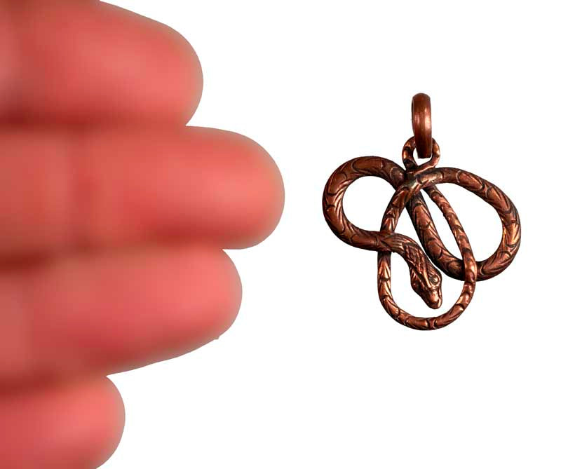 Pendentif Serpent en Cuivre – Symbole de Sagesse et de Transformation